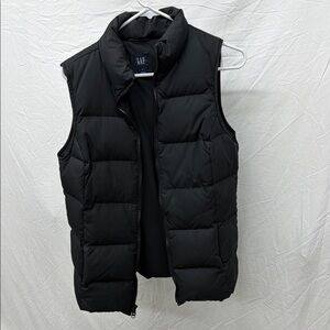 GAP Men's Black Puffer Vest